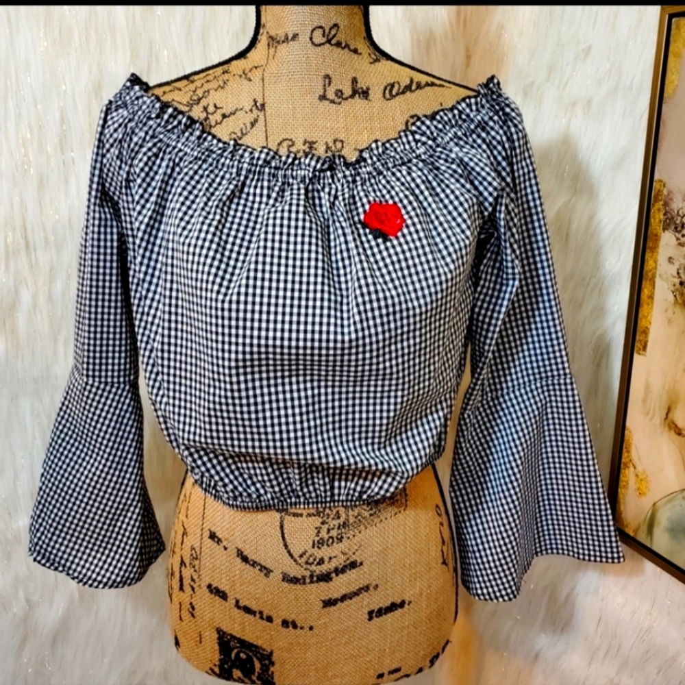 NWT Forever 21 off shoulder crop top